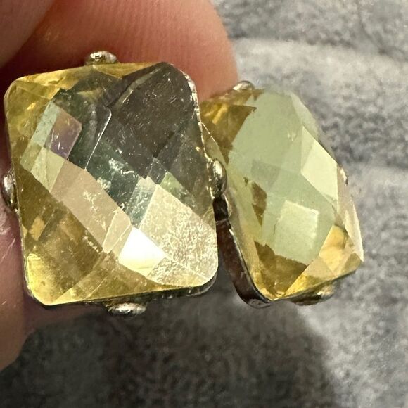 Vintage Faceted Yellow-Green Stud Earrings Gold Stud Earrings - Picture 16 of 17
